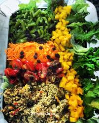 Misture tudo e tempere a gosto. Salada Colorida Segunda Sem Carne Simples Assim