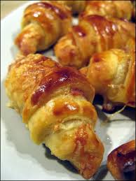 Petits Croissants Sales Pour L Aperitif A La Table De Gaelle Recettes De Cuisine Recette Apero Facile Croissants Apero
