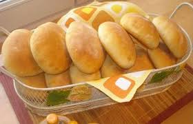 Tout Simplement Delicieux Et Faciles A Faire Cette Recette Petits Pains Maison Auront Beaucoup D Effet Sur La Table Food Food And Drink Food Processor Recipes