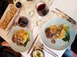 Pour les articles homonymes, voir petite france. Restaurant Winstub La Bedaine A Strasbourg Miss Elka