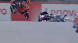 Il pilota della moto3 jason dupasquier è stato trasportato in gravissime condizioni all'ospedale careggi di firenze. Hh4mpvsxj2lsvm
