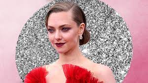 The style looks as though while her oscars look is a winner indeed, only time will tell tonight if she picks up a trophy for mank this evening. Vkay0jen2ercxm