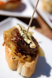 Steak Bruschetta Tapas No Link But Great Idea Grilled Onion Steak And Blue Cheese On Bread Spreads A Long Way Recipes Yummy Appetizers Snacks