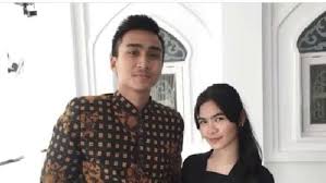 Iis dahlia tak setuju anaknya pacaran dengan naura, anak nola b3. Lewat Unggahan Putri Iis Dahlia Isyaratkan Putus Dari Lutfi Agizal Seleb Tempo Co