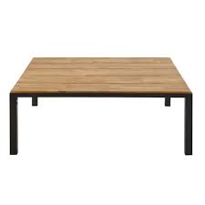 La table basse de jardin, au même titre que la table basse intérieure, est un type de table dont la hauteur permet que l'on puisse y accéder en restant assis sur un fauteuil ou un canapé de jardin. Table Basse De Jardin En Acacia Massif Et Metal Noir Oural Maisons Du Monde