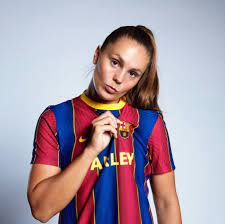 Born 16 december 1992), is a dutch footballer who plays as a midfielder for barcelona and the netherlands women's national team. Lieke Martens Liekemartens1 Twitter