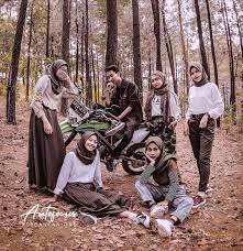 Membuat konsep buku tahunan sekolah keren . Buku Tahunan Sekolah Pose Foto Sahabat Sekolah