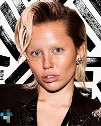 Beautiful Miley Cyrus says she has “no desire” to go