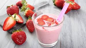 Susu menjadi bahan utama lain dalam pembuatan dalgona coffee. Whipped Strawberry Milk Gaya Dalgona Yang Tren Di Medsos
