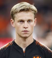 He is ready for a fresh trim by the celebrity barber. Pin On Football Wallpaper