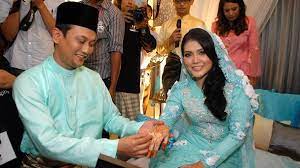 Remy ishak, nadiya nisaa, dian p.ramlee, iedil putra, nadia brian, rashidi ishak, mawar rashid, wan hanafi su terbitan : Gambar Anak Elyana Dan Khairul Anuar Hussain