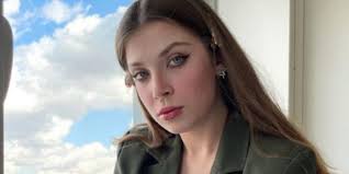 Beredar kabar bahwa adegan yang dilakukan di gunung batur dibuat setahun yang lalu. Who Is Veronika Troshina Wiki Net Worth Biography Age Height Boyfriend