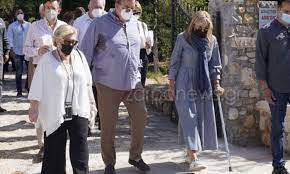 Η απάντησή της σε βουλευτή του συριζα για το εάν παρασκευάζει μάσκες. Luww8v1wgflhum