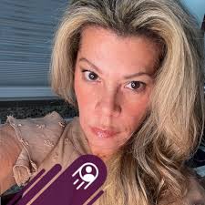 Mirror Selfie Idea 🤳🏼 #fyp #viral #iphone #shotoniphone #iphone14promax  #iphone16 #iphonephotographytips #iphonetricks #tipsandtricks #tips  #iphoneaesthetic #iphone14 #photography #photographytips #photoshoot #ios  #iphonehacks #mobilephotography ...