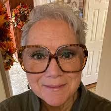 Amy Renshaw's Instagram, Twitter & Facebook