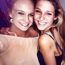 Rose Garrett (@aROSEconpollo)