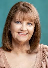 Adeline Bennett's Instagram, Twitter & Facebook