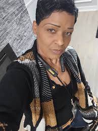 I like to formally introduce myself, I'm Barbara (B) over 65 year old young  woman, looking for nice friends, peaceful and kind hearted. Peace ❤️ ✌️