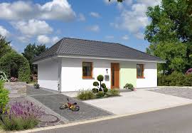 Massivhaus Bungalow Schlusselfertig Mit Walmdach Architektur 3 Zimmer 77 Qm Haus Ebenerdig Bauen Ideen Einfa Haus Town Country Haus Schlusselfertige Hauser