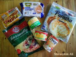 Pizza hamurunuzun üzerinde kullanacağınız bu ev yapımı domates sosun dilerseniz bir bölümünü ayırabilir ve sonraki pizzalarınız için saklayabilirsiniz. Resipi Homemade Pizza Tanpa Doh Hanya Guna Roti Paratha Jer Cukup Pantas Mudah Keluarga