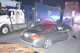 Destroza Su Mercedes Al Chocar Contra Tractocamion Estacionado Noticias De Chihuahua La Parada Digital