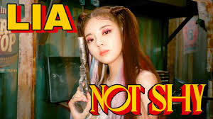 Nan ppallippalli wonhaneun geol malhae mot gajimyeon eottae gwaenhi mangseorida siganman gani yeah da malhallae cuz i like it cuz i like it like it gidaryeo wae gidaryeoseo mwohae naega nae mameul wae wae malhamyeon an dwae. Itzy Not Shy Mv Lia Focus Youtube