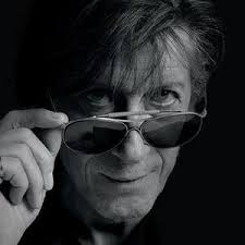 Jacques dutronc est né le 28 avril 1943 à paris, et est un chanteur, compositeur et acteur français. Jacques Dutronc Tour Dates Concert Tickets Live Streams