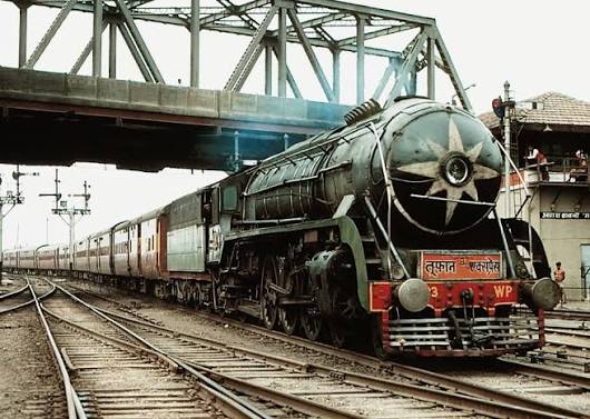 Toofan Express. Hauling out of Agra Cantonment.