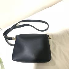 Kaos polos wow kaos polo desain dan hitam sumber : Slingbag Wanita Hitam Polos Sling Bag Black Fesyen Wanita Tas Dompet Di Carousell