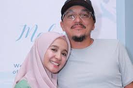 Bella dipastikan akan menikah dengan engku emran pada pertengahan september mendatang, dan lokasi pernikahannya juga sudah dipastikan di malaysia. Stop Pajang Foto Suami Ini 10 Momen Laudya Cynthia Bella Engku Emran