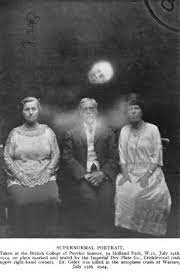 Paranoid or Paranormal?: A Brief History of Spirit Photography — Musée  Magazine