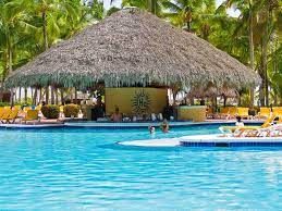 18 Resorts And Hotels With The Most Amazing Swim Up Bars Tripstodiscover Punta Cana Resort Vacation Dominica Beaches