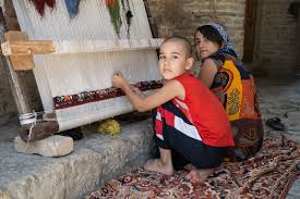 Orientteppiche sind teppiche, die vor allem im „orient gewebt und geknüpft werden. Teppich Knupfen Kinderarbeit Buchara Bukhara Buxoro Reisen Entlang Der Seidenstrasse Usbekistan Zentralasien Markt Uberkuppelte Basare Reiseberichte Www Wo Der Pfeffer Waechst De Wo Der Pfeffer Wachst Reisen Und Speisen