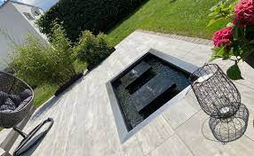 genialer gartenbrunnen in moderner betonoptik slink ideen mit wasser gartenbrunnen wasserbecken tropischer garten