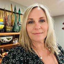 Melinda Comstock's Instagram, Twitter & Facebook