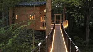 We have three different tree house lodging options for you which are appropriately named, the sunrise, sunset, and moonlight. Hocking Hills Where To Find Treehouse Cabins In Ohio