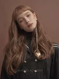 머리 おしゃれまとめの人気アイデア pinterest 白若白 ロングヘア ロングパーマ 髪 色