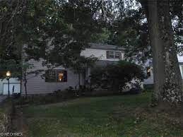 733 Castle Blvd Akron Oh 44313 Akron Real Estate Construction Builders Real Estate Renting A House