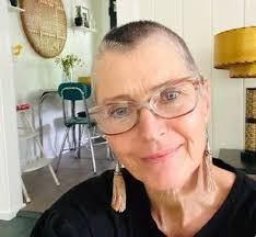 Lori Armentrout's Instagram, Twitter & Facebook