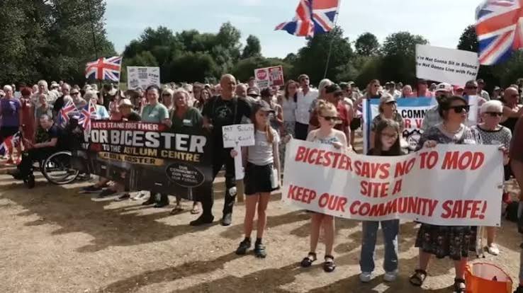 Migrant crisis: Piddington women pen urgent letter to female MPs amid fears they'll be outnumbered 10 to one by 'asylum seekers'