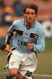 Nel campionato 1990/1991 dominato dalla sampdoria, questa perla di roberto mancini al san paolo di napoli svetta su tutte: Roberto Mancini 1990 1991 1997 2000 Pes Stats Database