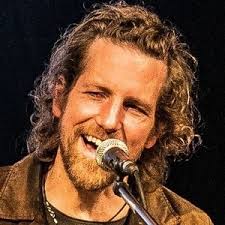 Aaron telling stories at a cabin in Sevierville, Tennesse 2018, sorry for  the sound being low 💕