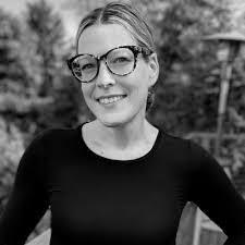 Courtney Bowler's Instagram, Twitter & Facebook