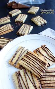 Biscuits Croustillants Aux Amandes Facile Et Rapide Recette Biscuit Facile Biscuits Croustillants Recette Biscuit