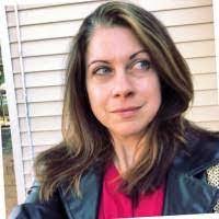 Kim Gore's Instagram, Twitter & Facebook