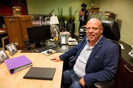 De zendermanager van sbs6 (rené oosterman) over de serie peter gillis is een zeer succesvolle ondernemer die de kijker een blik in zijn privéleven en de manier waarop hij zaken doet gunt. Peter Gillis Verkoopt Deel Van Zijn Oostappen Groep Vakantieparken Uit Asten Asten Ed Nl