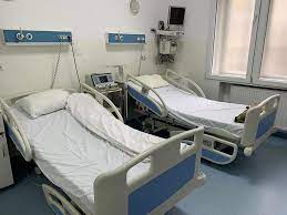 Transportarea victimelor la spital se poate realiza cu: Moartea Domnului CoveÈan Rudele Unui Pacient Din Sibiu Transferat In Germania SusÈin CÄ Unchiul Lor A Fost Tratat GreÈit In Romania Èi AcuzÄ PoliÈia CÄ Nu I Au Anchetat Pe Vecinii Care I Au