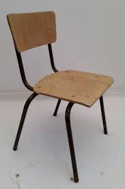 Verkaufe Einen Alten Kinderstuhl Fur Die Schule Ddr Wahrscheinlich Aus Den 1960er Jahren Sitzhohe 35 Cm Sitzflache 29 X 32 Cm Hohe L Stuhle Design Shabby