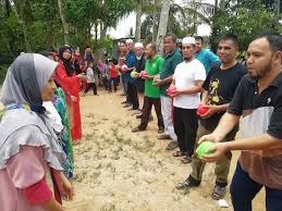 Wanting to spend an afternoon of quality time with your kids? Games Untuk Hari Keluarga Kecoh Habis Emarieys