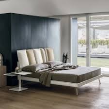 Il letto è dotato di una testata semplice che dona all'ambiente un tocco pulito e raffinato. Darwin Letto Matrimoniale Con O Senza Contenitore